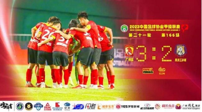 沙特联-吉达联合4-2卡利杰仍居第4 本泽马点射破门+伤退北京时间11月30日23:00，沙特联第15轮吉达联合迎战卡利杰的比赛，上半场科罗纳多推射破门，本泽马点射+中柱随后伤退，纳里点射扳回一城，下半场哈姆达拉点射，扎卡里亚-豪萨维推射破门，特耶斯精彩侧身凌空破门，最终吉达联合4-2卡利杰仍居第4。